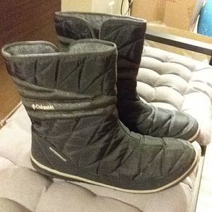 Boots Columbia women size US 12 narrow